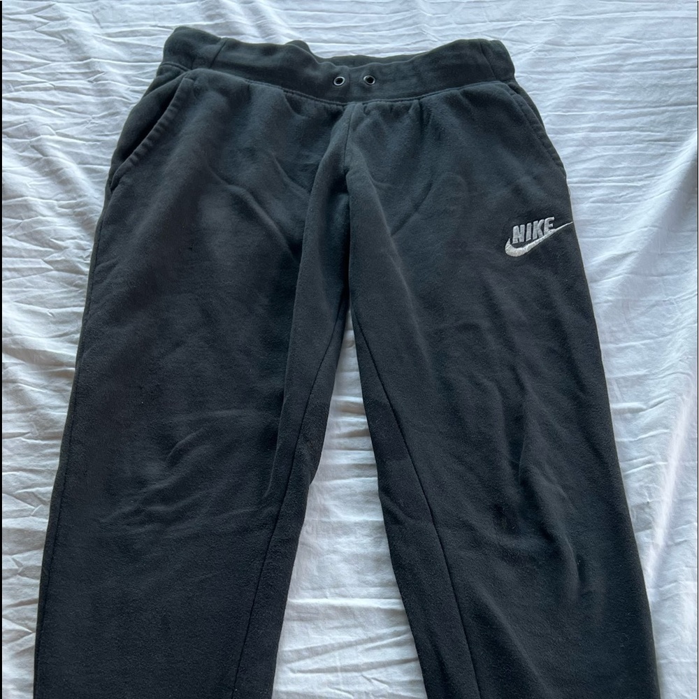 Nike sweatpants, youth medium, lightly worn!